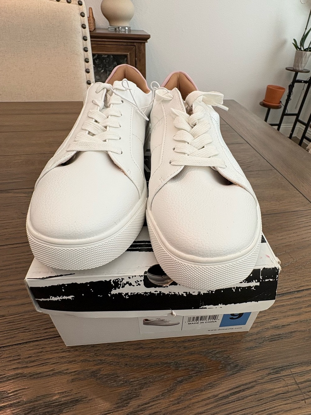 Dolce Vita Court Sneaker Anibel White Leather Low-Top Size 9 New In Box